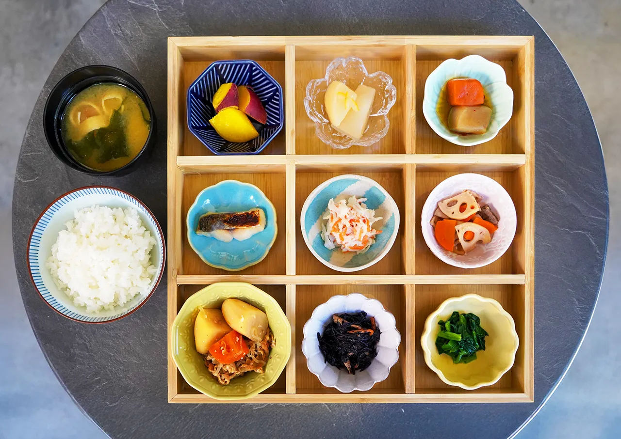 朝食／小鉢和定食